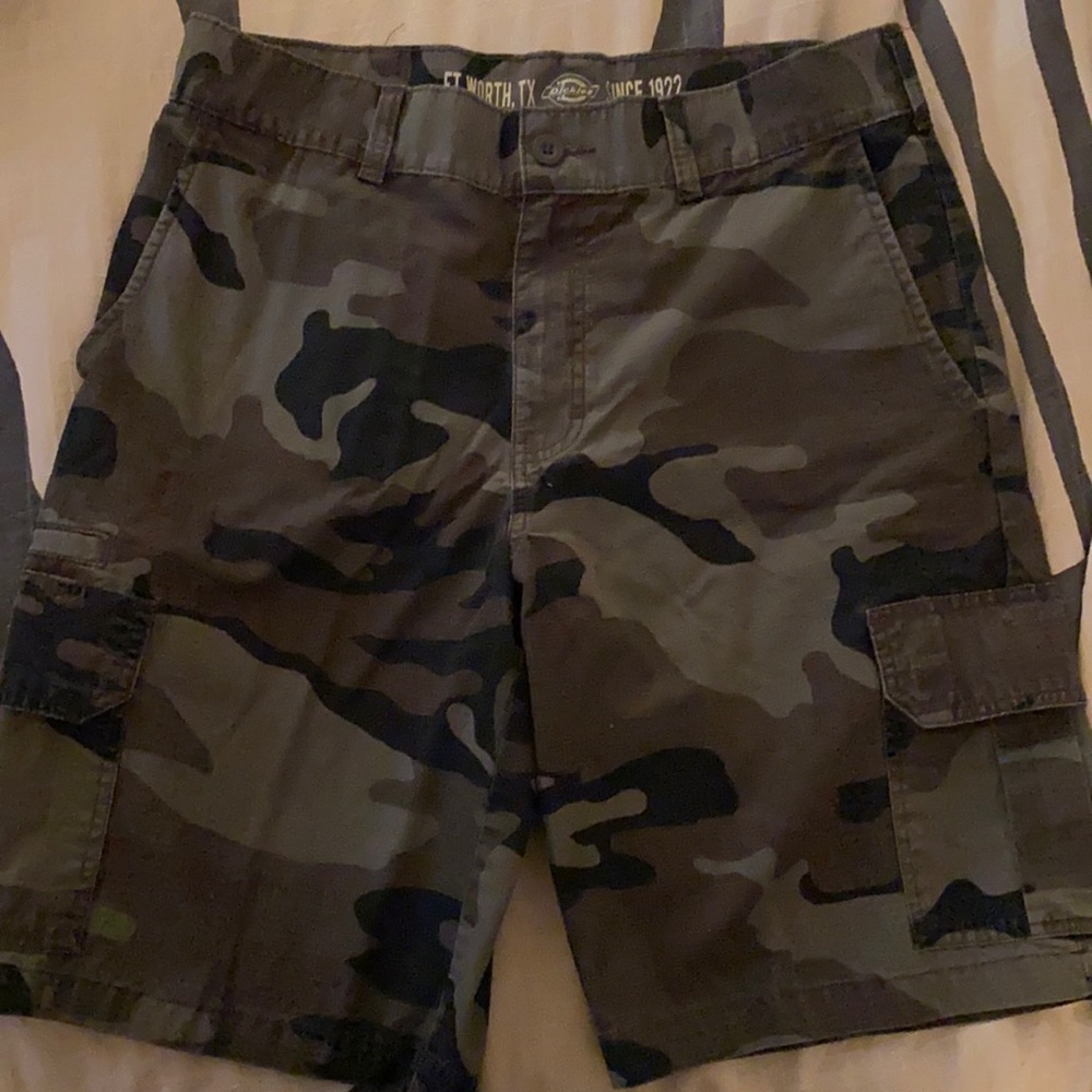 Dickies camo shorts